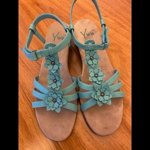 YUU Turquoise size 11 sandals